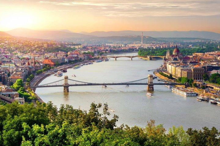 Budapest Custom Tour with a Resourceful Local Guide
