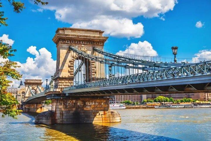 Budapest Custom Tour with a Resourceful Local Guide