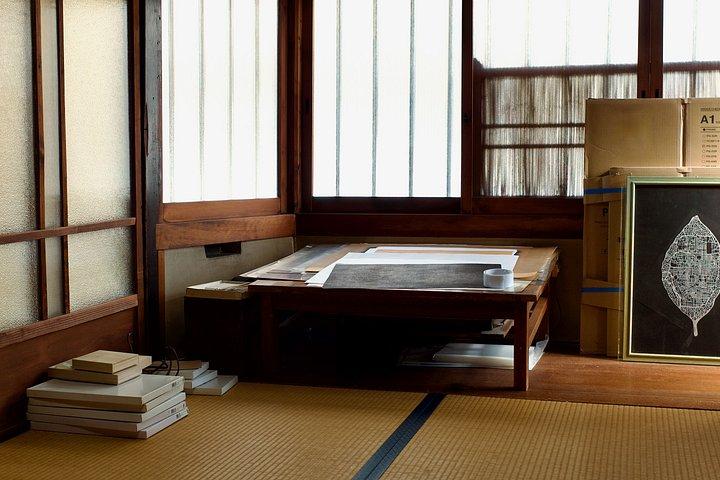 ステンシル彫刻家の工房と制作工程を見学