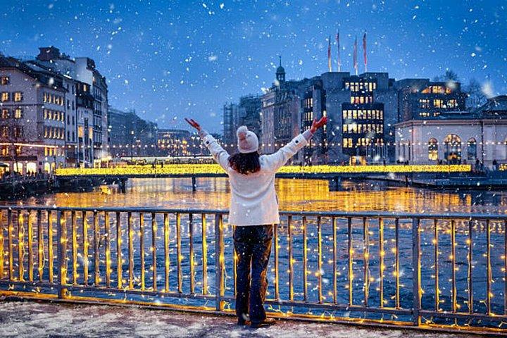 Private Christmas Walking Tour in Geneva Old Town