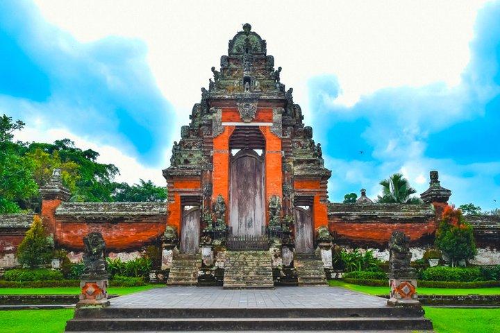 Bali Private Car Charter avec le meilleur chauffeur privé Bali pour le tour