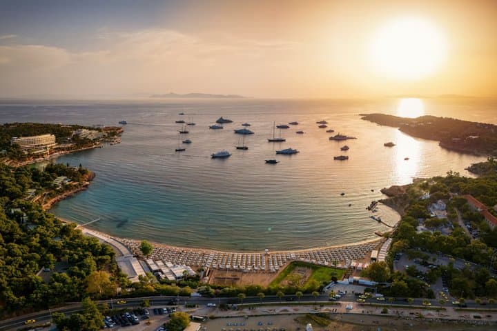 Thermal Lake Vouliagmeni and Beach Private Tour in Athens