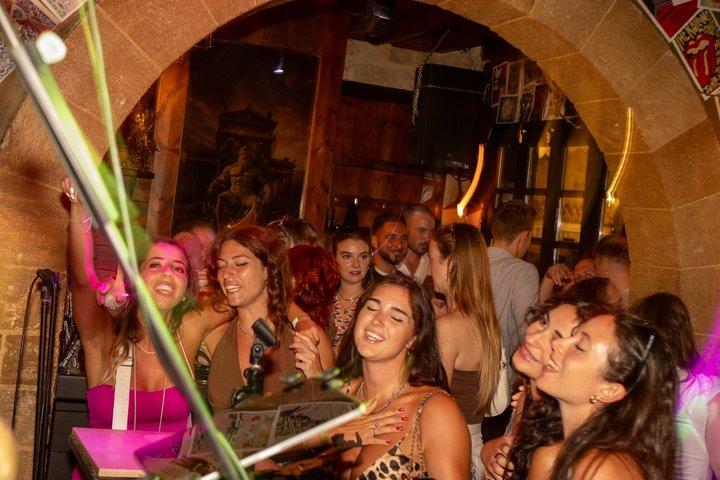 Rhodes Nightlife Pub Crawl Tour: Inscrições gratuitas e entrada no clube