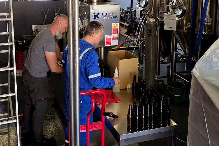Brewtalクラフトビール醸造所が醸造家に会いビールを味わう