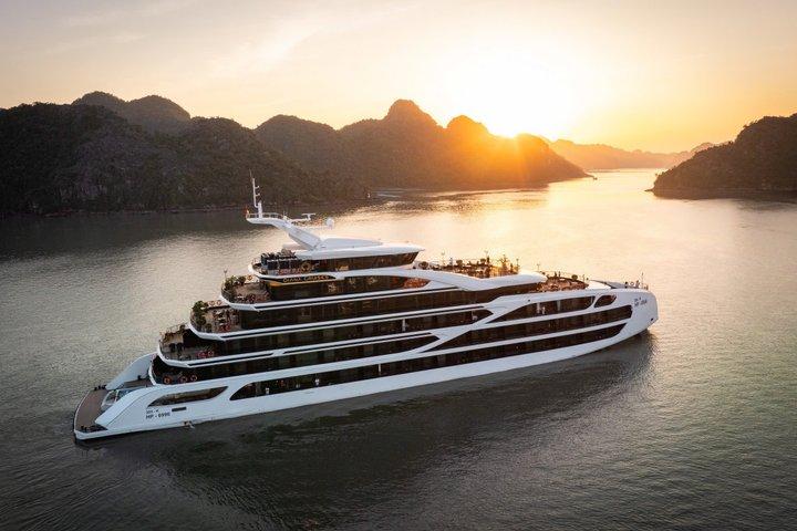 6-Star Luxury Cruise Ha Long & Lan Ha Bay from Ha Noi