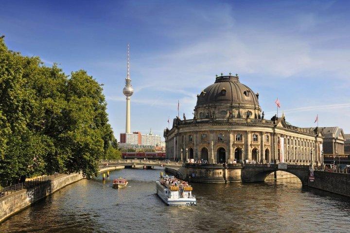 Oplev Berlin & Sachsenhausen - En rejse fra Warnemünde & Rostock