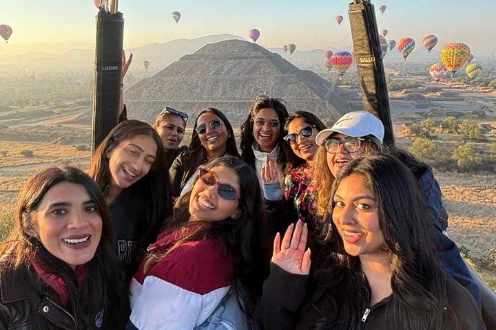 Unforgettable Hot Air Balloon Ride at sunrise over Teotihuacan