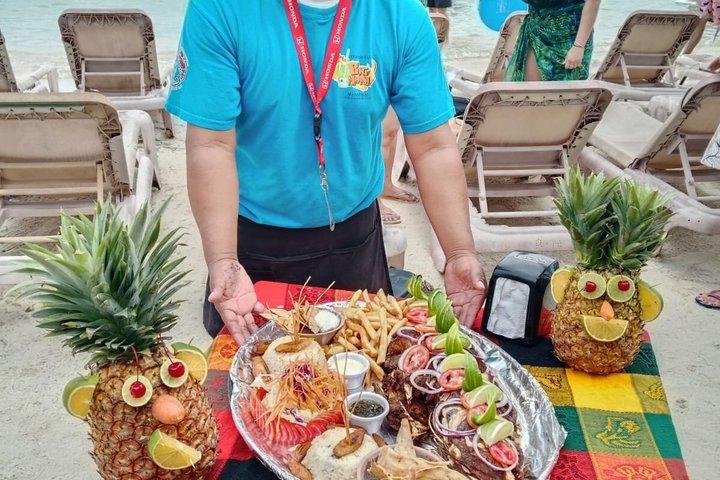 コスタマヤビーチクラブへの小旅行（マハウアルへの送迎付き）