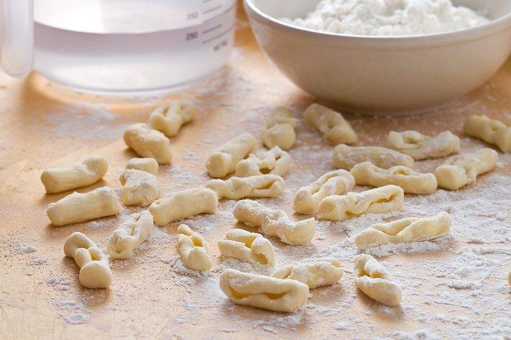 Fun Pasta Making Class With a Local Chef in Los Angeles