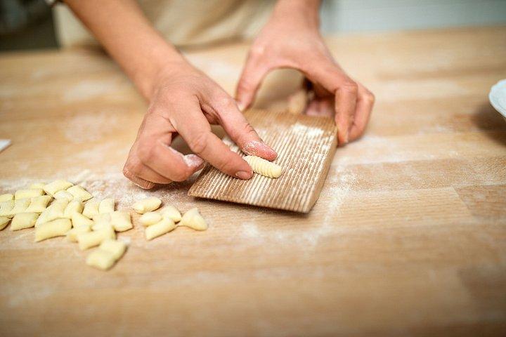 Fun Pasta Making Class With a Local Chef in Los Angeles