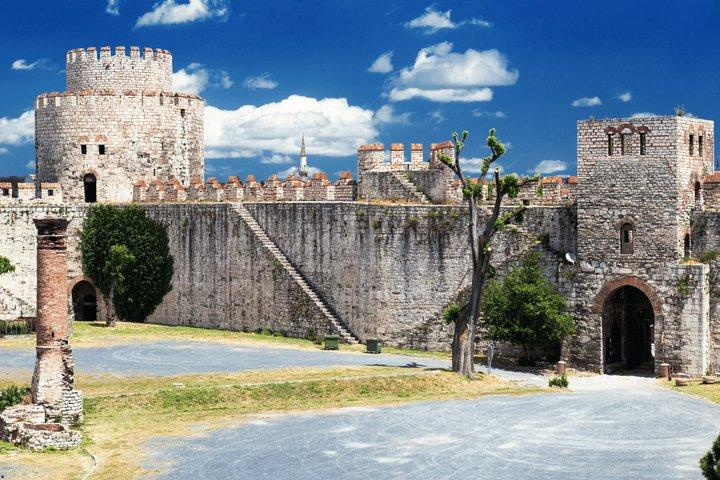 Istanbul Old and Modern Tour with Lunch and Bosphorus Cruise