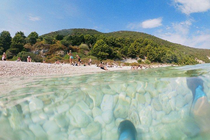 ティラナ＆ドゥレス：サザン島、洞窟＆カラブルンスピードボートトリップ