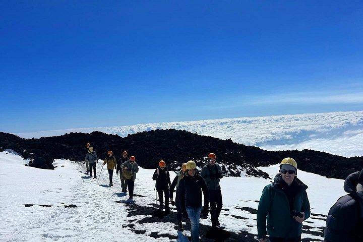 4WDで行くエトナ山北峰（標高3000m）のプライベートツアーとシチリアの屋台料理