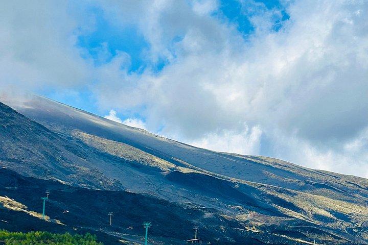 4WDで行くエトナ山北峰(標高3000m)のプライベートツアーとシチリアの屋台料理