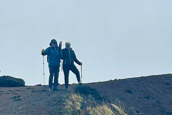 4WDで行くエトナ山北峰(標高3000m)のプライベートツアーとシチリアの屋台料理