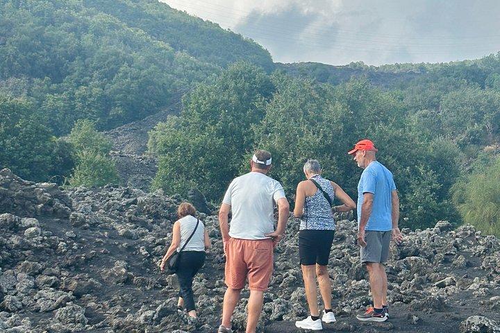 4WDで行くエトナ山北峰（標高3000m）のプライベートツアーとシチリアの屋台料理