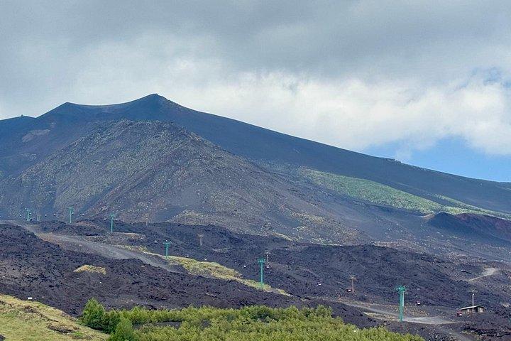 4WDで行くエトナ山北峰（標高3000m）のプライベートツアーとシチリアの屋台料理