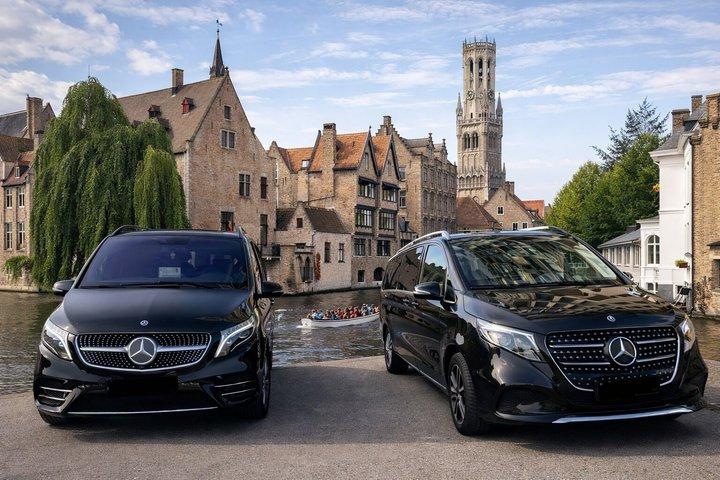 Tour privato di un giorno da Amsterdam a Bruges con un'auto di lusso