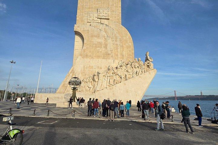 リスボンの歴史的な旧市街を巡るプレミアムプライベートトゥクトゥクツアー