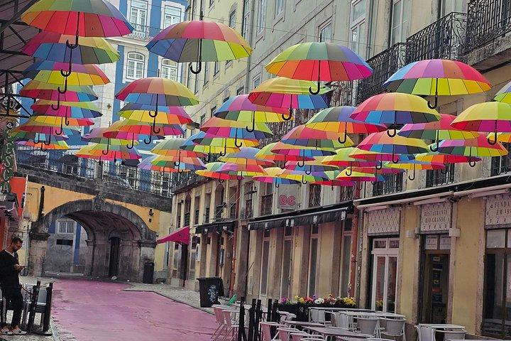 リスボンの歴史的な旧市街を巡るプレミアムプライベートトゥクトゥクツアー
