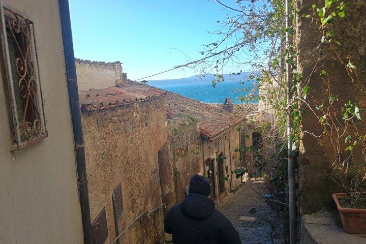 Entdecken Sie Anguillara Village Lake Boat Tour und Sunset Swim