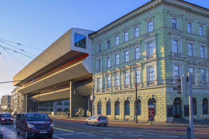Bratislava Hinter dem Eisernen Vorhang : Geschichte & Architektur