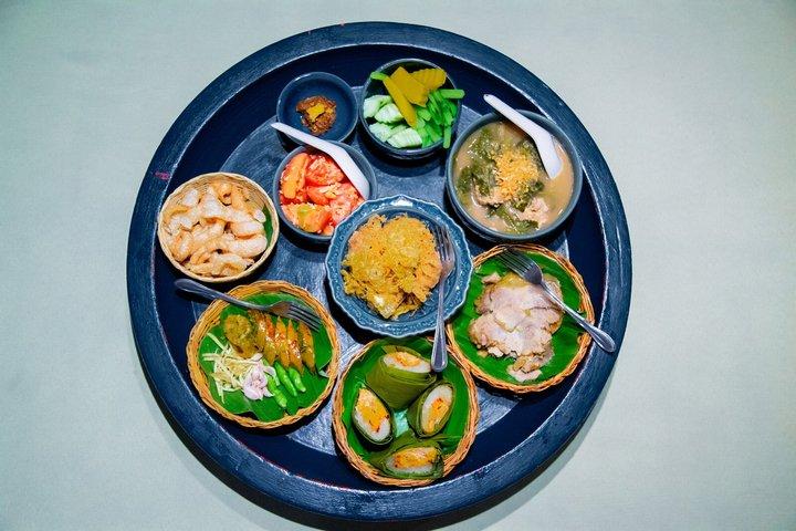 オールド チェンマイ カルチュラル センターでのカントーク ディナーとカルチャー ショー