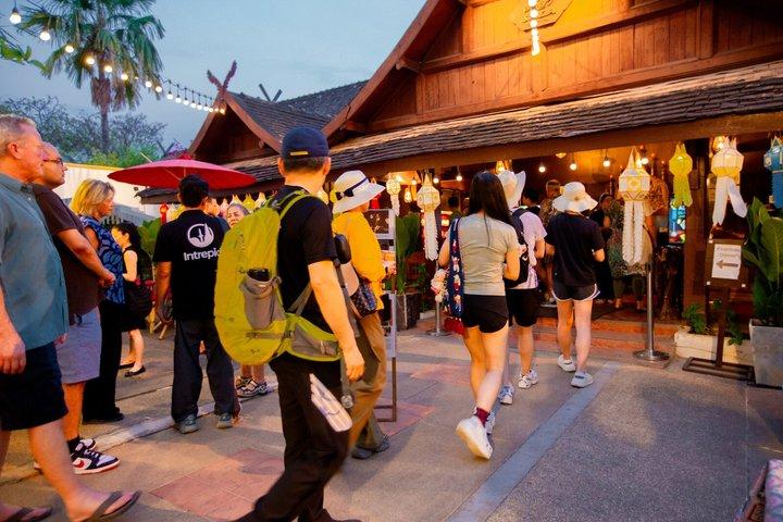 オールド チェンマイ カルチュラル センターでのカントーク ディナーとカルチャー ショー