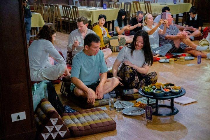オールド チェンマイ カルチュラル センターでのカントーク ディナーとカルチャー ショー
