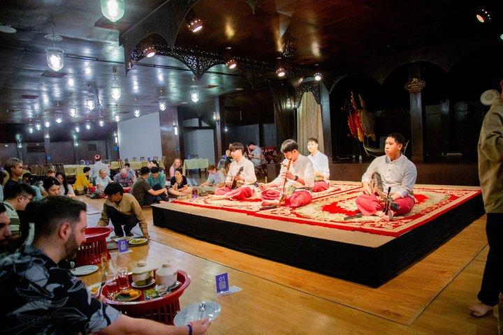 オールド チェンマイ カルチュラル センターでのカントーク ディナーとカルチャー ショー