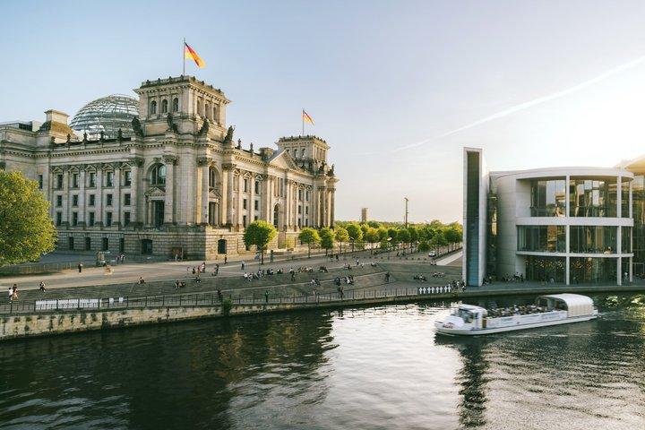Romantic Berlin Private Walking Tour for Couples