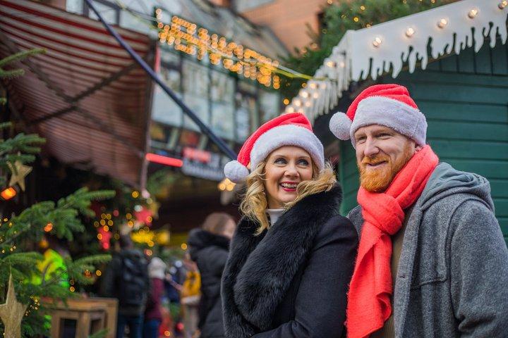 歴史的なランドマークを巡るプライベートベルリンクリスマスウォーキングツアー