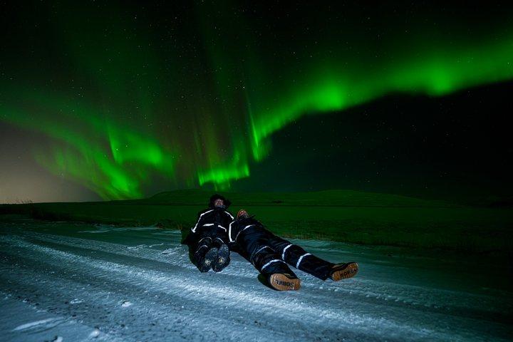 オーロラ小グループツアー（写真、軽食、スノースーツ付）