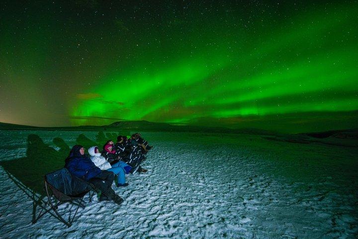オーロラ小グループツアー（写真、軽食、スノースーツ付）