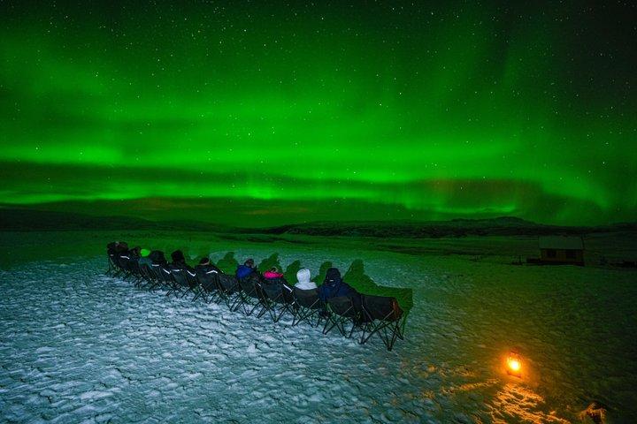 オーロラ小グループツアー（写真、軽食、スノースーツ付）