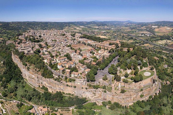 フィレンツェから歴史的な丘の上町へのプライベートオルヴィエート日帰り旅行