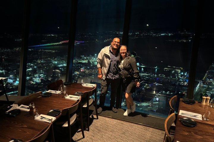オークランドプライベートナイトツアー、スカイタワーディナー、ブリッジ＆ミュージアム