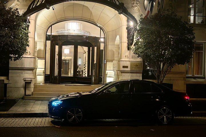 CDGからパリ中心部へのドライバー付きプライベート送迎
