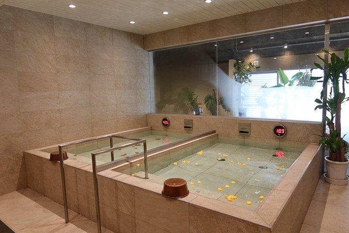高尾山：東京発着の電車で楽しめるオプション温泉付きツアー（JR乗務員付き）