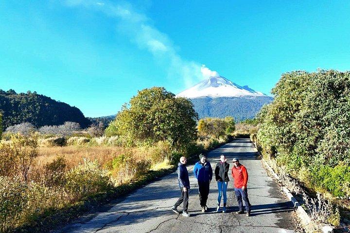 イスタシワトル火山でのハイキング