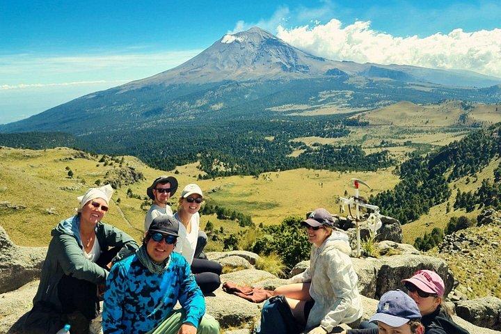 イスタシワトル火山でのハイキング