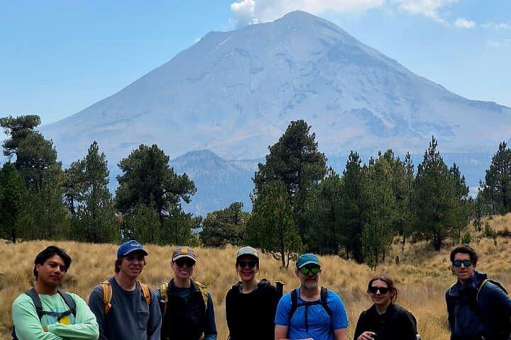 イスタシワトル火山でのハイキング