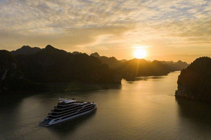 Diana Luxury Balcony Cruise 2 Days 1 Night Halong and Lan Ha Bay