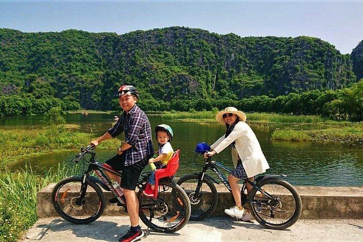 プライベートニンビンビチドンタムコックムア洞窟サイクリング日帰り旅行