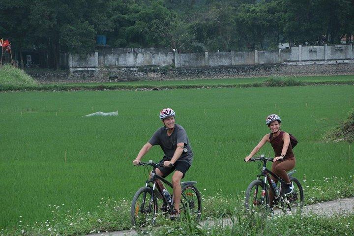 プライベートニンビンビチドンタムコックムア洞窟サイクリング日帰り旅行