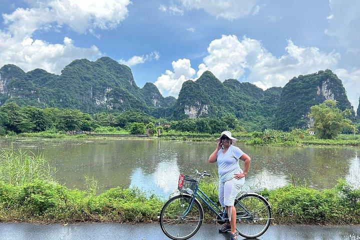 プライベートニンビンビチドンタムコックムア洞窟サイクリング日帰り旅行