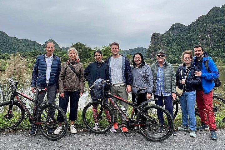 プライベートニンビンビチドンタムコックムア洞窟サイクリング日帰り旅行