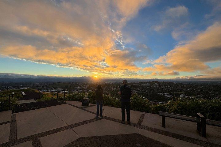 プライベートオークランド日の出ツアー：エデン山山頂＆朝の景色