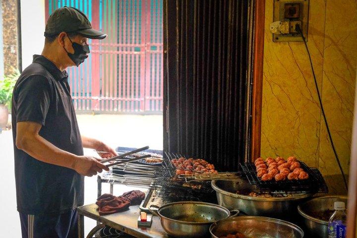Explore Bat trang village & Ceramics factories with local guide