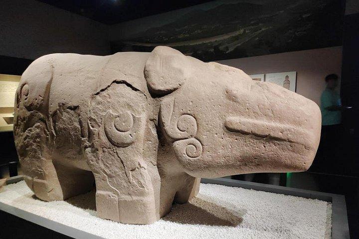 三星堆博物館+成都パンダ基地または四川博物館ツアー